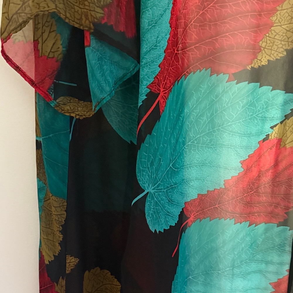 Zenobia Teal and Red Leaf Patterned - Picture 3 of 4